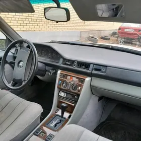 Mercedes-Benz 230E 1988