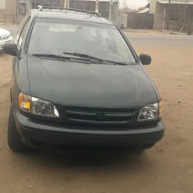 Toyota Sienna 1999