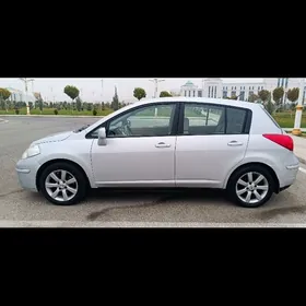 Nissan Tiida 2010