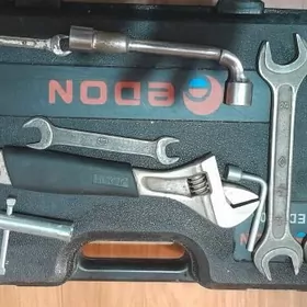 инструменты и кейс