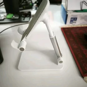 Telefon plastikibpodstawka