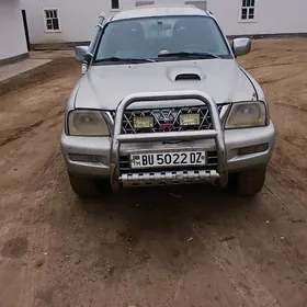 Mitsubishi L200 2003