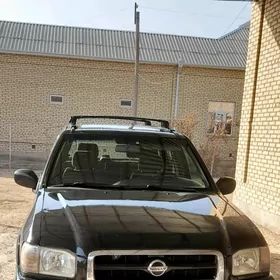 Nissan Pathfinder 2000