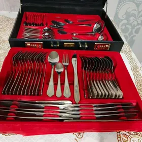 ПРОДАЕТСЯ СТОЛОВЫЙ НАБОР