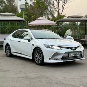 Toyota Camry 2021