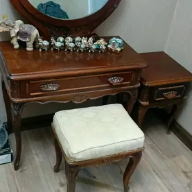 ДАМСКИЙ СТОЛИК