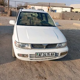 Mitsubishi Chariot 1995