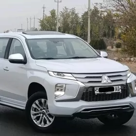 Mitsubishi Pajero 2020