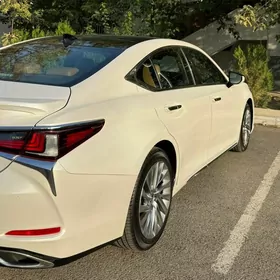 Lexus ES 350 2019