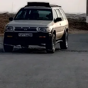 Nissan Pathfinder 1996