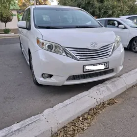 Toyota Sienna 2016
