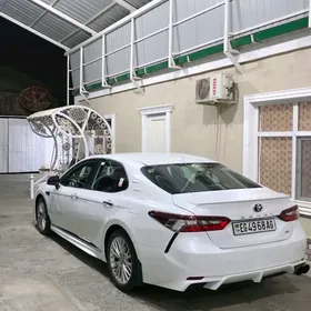 Toyota Camry 2021
