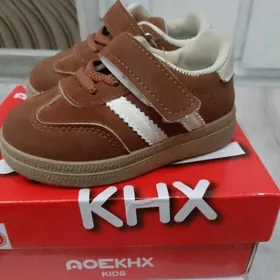 детские кроссовки