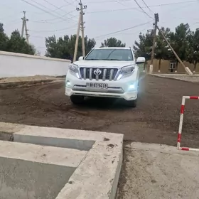 Toyota Land Cruiser Prado 2011