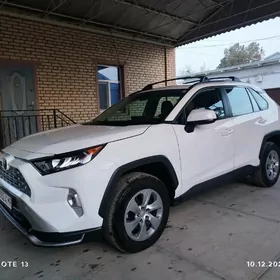 Toyota RAV4 2021