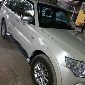 Mitsubishi Pajero 2014