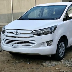 Toyota Innova 2020