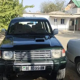 Mitsubishi Montero 1996