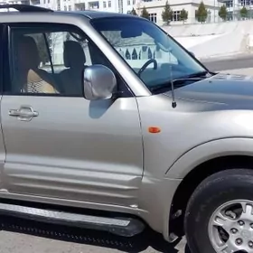 Mitsubishi Pajero 2002