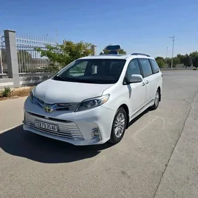 Toyota Sienna 2020