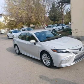 Toyota Camry 2021
