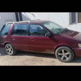 Mitsubishi Chariot 1995