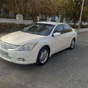 Nissan Altima 2010