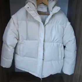 Бежевая куртка-трансформер.