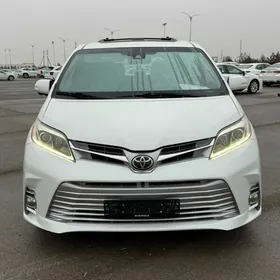 Toyota Sienna 2019