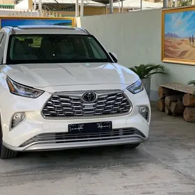 Toyota Highlander 2021