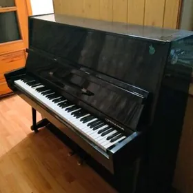 пианино чёрное