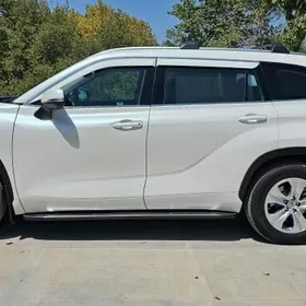 Toyota Highlander 2021