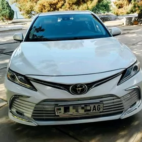 Toyota Camry 2021