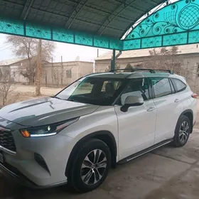 Toyota Highlander 2021