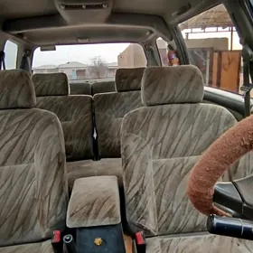 Mitsubishi Chariot 1995