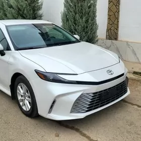 Toyota Camry 2025