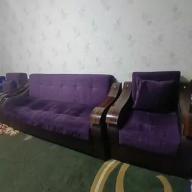 Диван,два кресла.