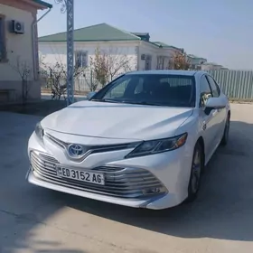 Toyota Camry Hybrid 2020