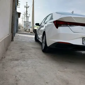 Hyundai Elantra 2021