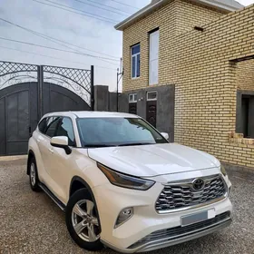 Toyota Highlander 2021