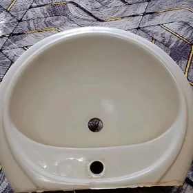 Раковина с ножкой