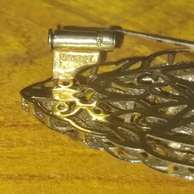 gyzyl broşka brilliant,брошь