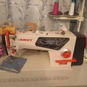 машинка швейна