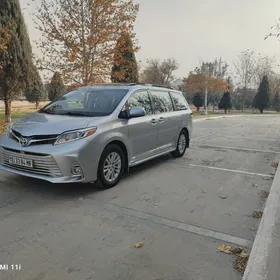 Toyota Sienna 2010