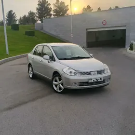 Nissan Tiida 2011