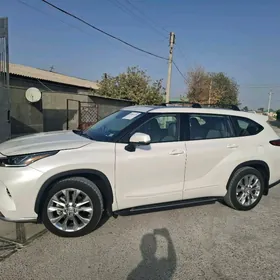 Toyota Highlander 2021