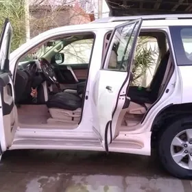 Toyota Land Cruiser Prado 2011