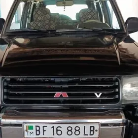 Mitsubishi Montero 1995