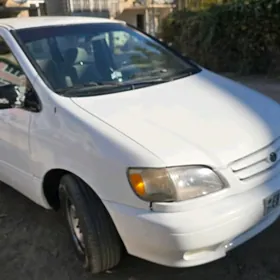 Toyota Sienna 2000