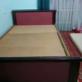 Двуспальная кровать